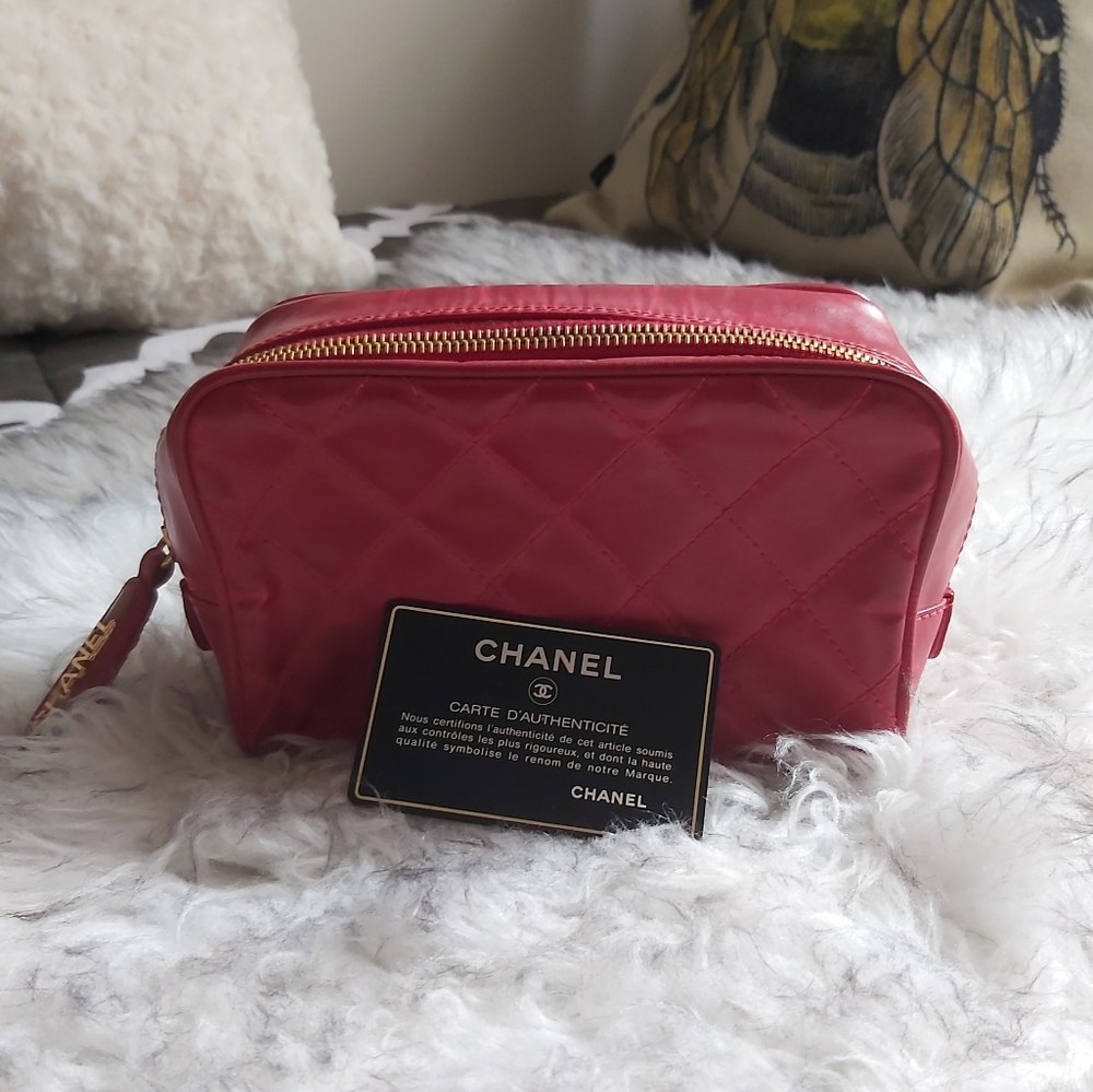 Beautiful Vintage Red CHANEL TOILETRY MAKEUP POUCH CASE Authentic